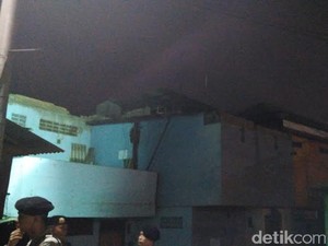 Kasudin Damkar Jakut: Diduga Ada yang Sengaja Bakar Kayu di Kalijodo