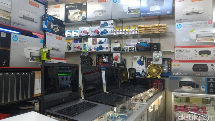 RI Paling Banyak Impor Laptop dan Ponsel dari China