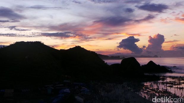 Suasana saat Festival Bau Nyale 