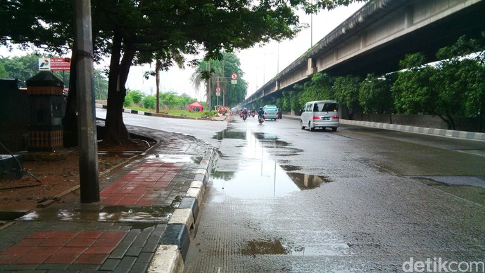 Hujan Merata, Begini Kondisi Jalanan Jakarta Pagi ini