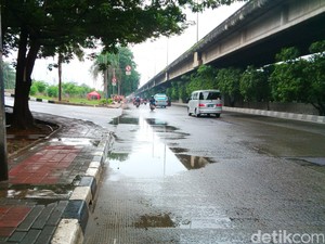 Hujan Merata, Begini Kondisi Jalanan Jakarta Pagi ini