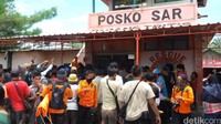 Dengan ditemukan ini, berarti sudah 2 korban dari 3 santri yang hilang di Pantai Parangkusumo sejak Jumat lalu. Saat ini masih ada satu santri yang menjadi korban hilang yang belum ditemukan. Edzan Rahardjo/detikcom.