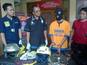Pembunuh Remaja Berhelm yang Dibuang ke Sawah Ternyata Pacarnya
