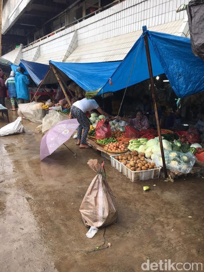Cuaca Buruk, Harga Bawang Merah Hingga Cabai Keriting Meroket