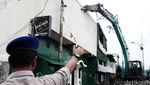Alat Berat Ratakan Kalijodo