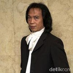 Mengenang Chrisye di Ulang Tahun ke-76, Warisan Legendaris Sang Maestro