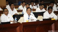 Sutiyoso menghadiri rapat kerja di Gedung Nusantara I, Komplek Parlemen Senayan, Jakarta, Senin (29/2/2016).