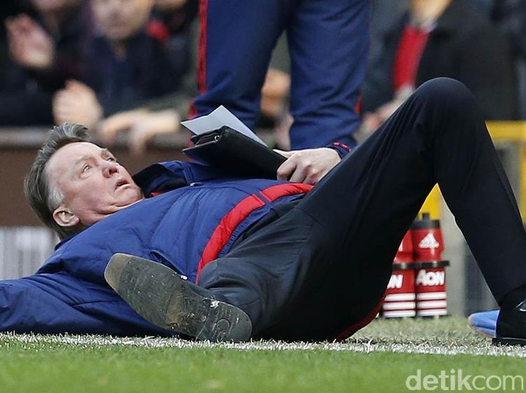 Aksi Diving Van Gaal di Laga MU vs Arsenal