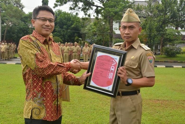Jurus Bupati Batang Raih ISO 27001 soal Keamanan Data Warga dan Cegah Korupsi Jurus Bupati Batang Raih ISO 27001 soal Keamanan Data Warga dan Cegah Korupsi