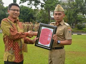 Bupati Batang Terima Penghargaan ISO 27001 karena Bisa Amankan Data Warga