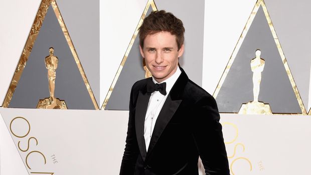 HOLLYWOOD, CA - FEBRUARY 28:  Actor Eddie Redmayne attends the 88th Annual Academy Awards at Hollywood & Highland Center on February 28, 2016 in Hollywood, California.  (Photo by Ethan Miller/Getty Images)