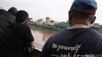 Kawasan yang terkenal dengan prostitusi itu perlahan demi perlahan sudah mulai terlihat rata dengan tanah.