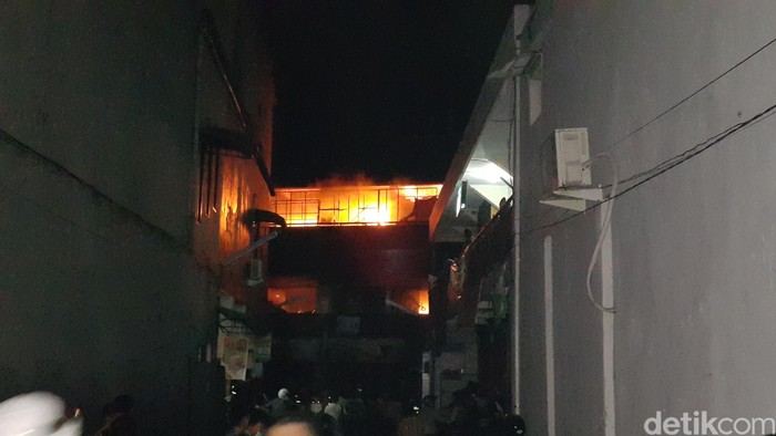 Api di Pasar Badung Belum Padam, Ini Kendala yang Dihadapi Petugas