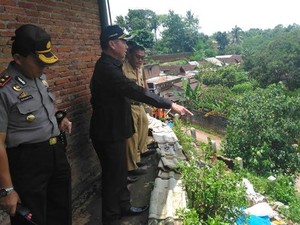 Tinjau Lokasi Longsor, Wali Kota Malang Janjikan Perbaikan Rumah Warga