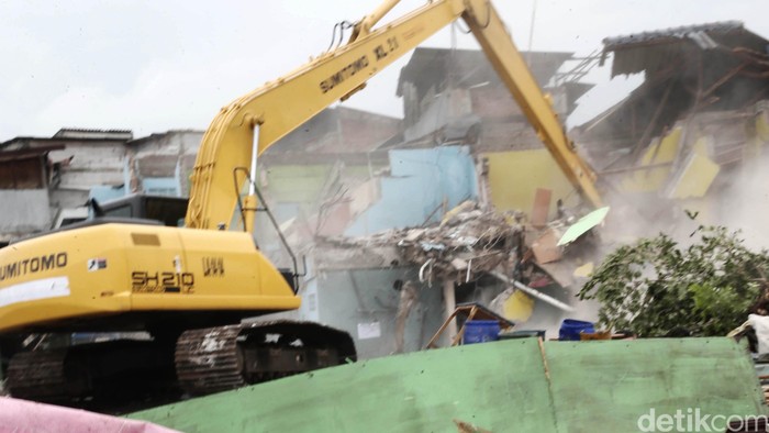 Setelah Kalijodo, Bangunan Liar di Kolong Tol Pluit Dibongkar