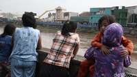 Penertiban kawasan Kalijodo ini masih berlangsung kondusif hingga pukul 08.50 WIB.
