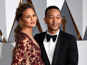Chrissy Teigen & John Legend Puji Masakan Buatan Kim Kardashian