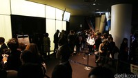 Jika dilihat dari dekat, sebenarnya Tokyo Sktyree terdiri dari dua komponen utama. Bangunan yang menjulang tinggi sebagai bangunan utama yang diselumuti oleh rangkaian baja (Rachman Haryanto/detikTravel)