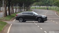 Transmisi sport Steptronic 8 tingkat percepatan terasa begitu lembut dan cepat saat mendorong percepatan demi percepatan sesuai dengan injakan pedal gas oleh pengemudi.