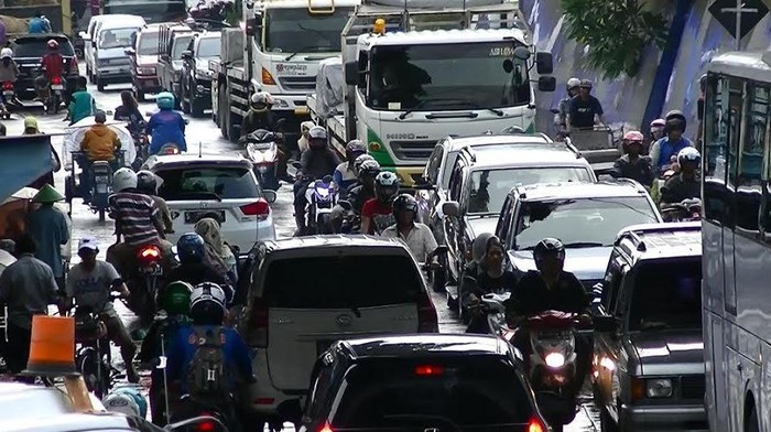 Banjir di Babat, Jalan Poros Nasional Macet