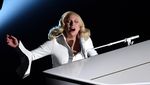 Lady Gaga Pukau Penonton di Oscar 2016
