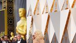 Lady Gaga Anggun Bergaun Putih di Oscar 2016