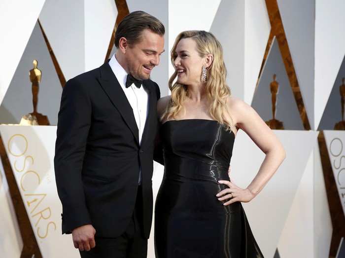 Kate Winslet, nominated for Best Supporting Actress for her role in Steve Jobs, and Leonardo DiCaprio, nominated for Best Actor for his role in The Revenant, arrive at the 88th Academy Awards in Hollywood, California February 28, 2016.    REUTERS/Lucy Nicholson