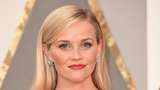 Reese Witherspoon dan Tina Fey Tampil Nyaris Kembar di Oscar 2016