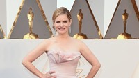 Jennifer Jason Leigh untuk film The Hateful Eight. Jason Merritt/Getty Images/detikFoto.