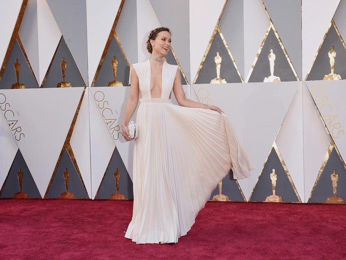 Penampilan Berisiko Olivia Wilde Di Oscar Dengan Gaun Valentino