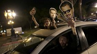 Salah seorang fans yang merayakan kemenangan Leonardo DiCaprio di Oscar 2016. REUTERS/Daniel Becerril/detikFoto.