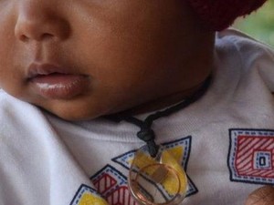 Berkat Kalung Plastik Ini, Angka Vaksinasi di India Meningkat