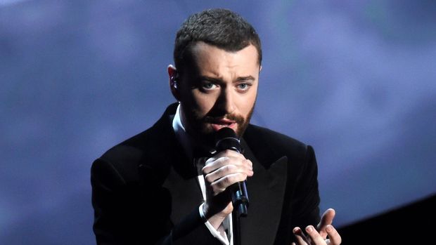 HOLLYWOOD, CA - FEBRUARY 28:  Singer Sam Smith performs onstage during the 88th Annual Academy Awards at the Dolby Theatre on February 28, 2016 in Hollywood, California.  (Photo by Kevin Winter/Getty Images)