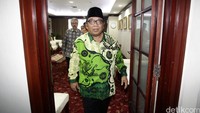 Ketua Umum Lembaga Dakwah Islam Indonesia (LDII) Abdullah Syam tiba di gedung MPR.