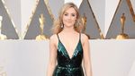 Pesona Saoirse Ronan di Red Carpet Oscar 2016