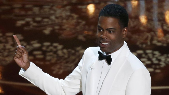 Comedian Chris Rock hosts the 88th Academy Awards in Hollywood, California February 28, 2016.   REUTERS/Mario Anzuoni