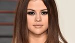 Tidak Seksi, Selena Gomez Lebih Tertutup di Pesta Oscar Vanity Fair 2016