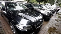 Mobil BMW Seri 520d itu terparkir di lapangan parkir timur Senayan, Jakarta, Selasa (1/3/2016).
