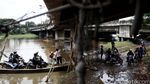 Perahu Eretan Belah Kanal Banjir Barat