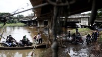 Perahu eretan masih dapat kita temui di kawasan Teluk Gong, Jakarta, Selasa (1/3/2016).
