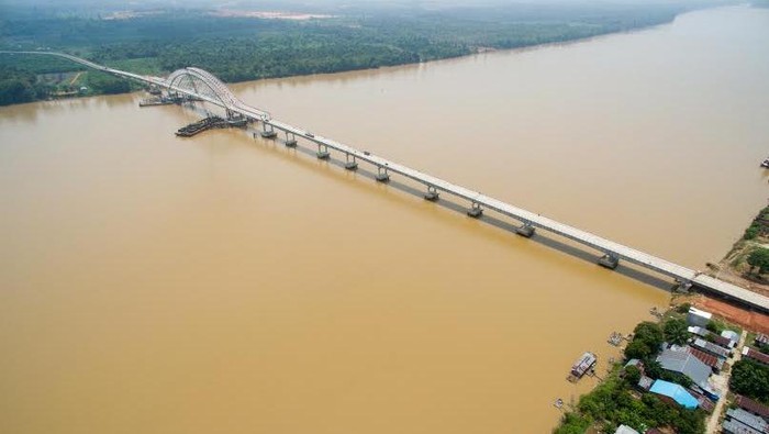 Dilarang Selfie di Jembatan Terpanjang Kalimantan