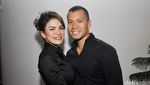 Hot Photo Highlight: Mesranya! Nikita Mirzani Peluk-peluk Samuel Rizal