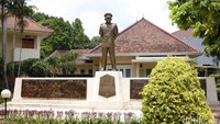 Selanjutnya Museum Sasmita Loka Ahmad Yani. Berlokasi di kawasan Menteng, Jakarta Pusat, museum ini merupakan rumah bagi pejabat Belanda yang akhirnya dihuni oleh keluarga Letjen Ahmad Yani yang kala itu menjabat sebagai Menteri/Panglima Angakatan Darat RI. Ari Saputra/detikcom