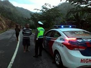 Jalur Pacitan-Ponorogo Tertutup Longsor, Lalu-lintas Lumpuh