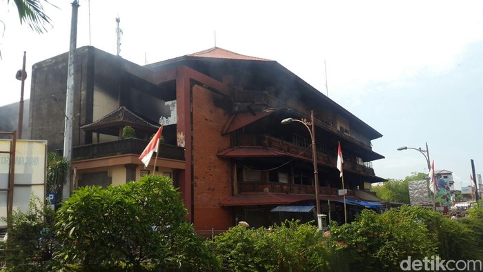Setelah 17 Jam, Petugas Berhasil Padamkan Api di Pasar Badung