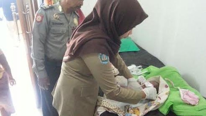 Bayi Laki-laki ini Dibuang di Lereng Bukit