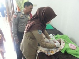 Bayi Laki-laki ini Dibuang di Lereng Bukit