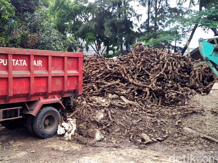 Dari Mana Asalnya Bungkus Kabel yang Bikin Banjir Jantung Ibu Kota?