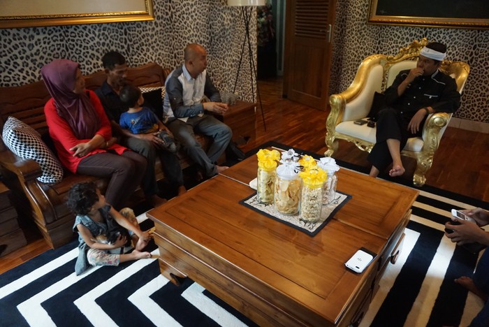 Bupati Dedi Tepuk Jidat karena Keluarga Pemulung ini Tak Mau Dibantu