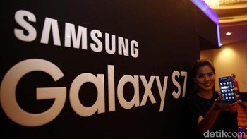 Gear VR bisa menampilkan tayangan video 360 derajat seolah kita berada dalam adegan. Foto: detikINET/Rachman Haryanto